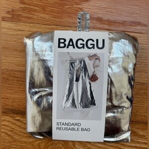 NWT Standard Reusable Bag in Metallic Silver